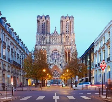 Apartment Au Coeur De La Cite Des Sacres - Renove