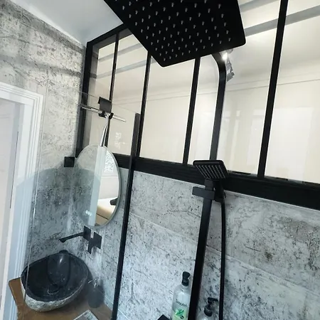 Apartment Au Coeur De La Cite Des Sacres - Renove *
