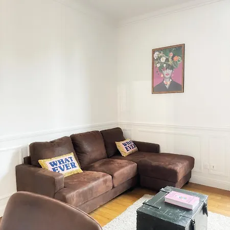 Apartment Au Coeur De La Cite Des Sacres - Renove *