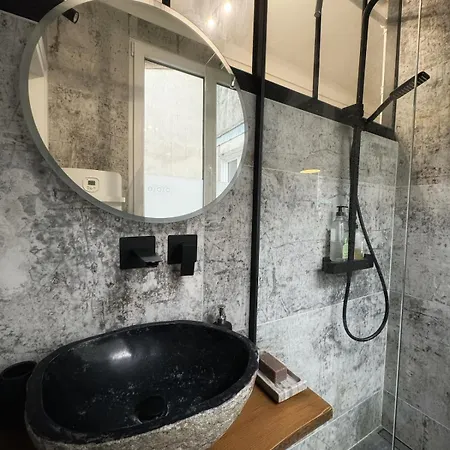 Apartment Au Coeur De La Cite Des Sacres - Renove