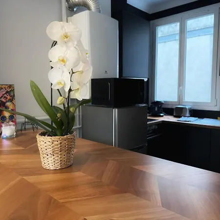 Au Coeur De La Cite Des Sacres - Renove Apartment *