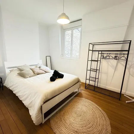 Au Coeur De La Cite Des Sacres - Renove Apartment *