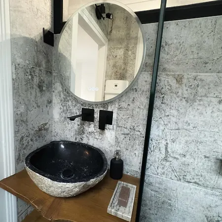 Au Coeur De La Cite Des Sacres - Renove Apartment